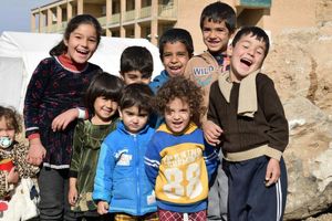 سفیران مهر خنده را مهمان کودکان سرپل ذهابی کردند