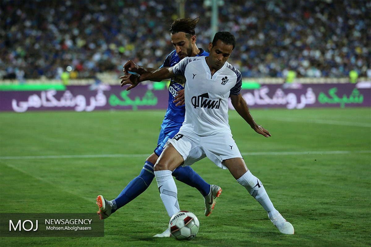 دیدار تیم های فوتبال استقلال تهران و پیکان