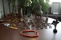 کشف ۳۴ قطعه شیء عتیقه در دلفان