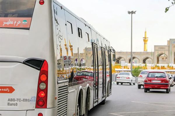 خدمت‌رسانی رایگان اتوبوسرانی برای بازگشت زائران اربعین از مرز مهران به تهران آغاز شد