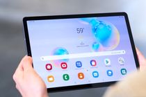 اهدای 610 دستگاه تبلت به دانش آموزان نیازمند