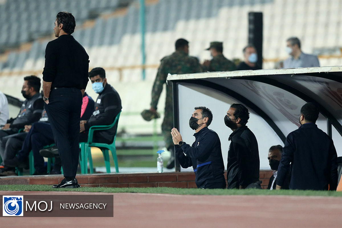 دیدار تیم های فوتبال استقلال و تراکتور