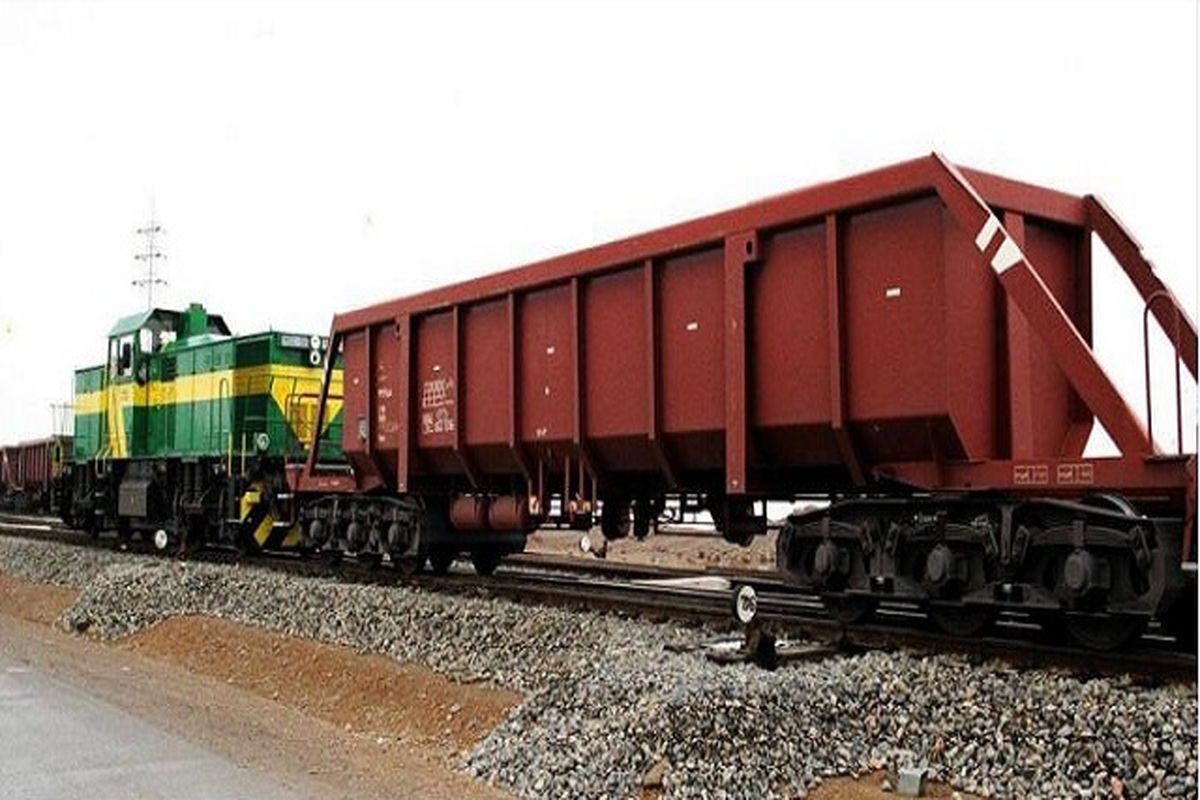 دستیابی به رکورد حمل مواد اولیه در واحد راه‌آهن