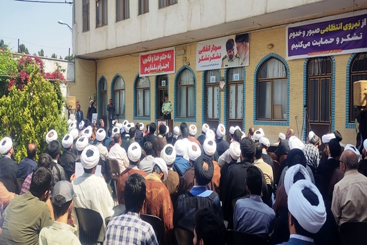 سردار احمدرضا رادان در جمع اساتید و طلاب