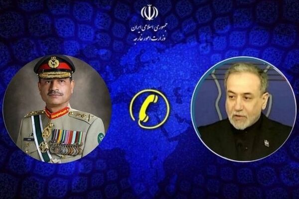 وزیر امور خارجه و فرمانده ارتش پاکستان با یکدیگر گفتگو کردند