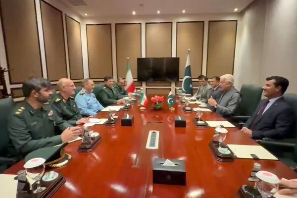 وزیران دفاع ایران و پاکستان دیدار کردند