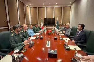 وزیران دفاع ایران و پاکستان دیدار کردند