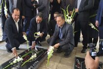 ادای احترام وزیر صمت به مقام شامخ شهدای زنجان 