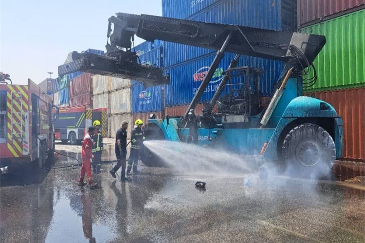 مهار-آتش-سوزی-جزئی-در-بندر-شهید-رجایی
