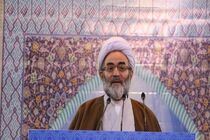 جنگ اقتصادی هم جانبه دشمن علیه کشور آغاز شده است/ نباید در این زمانی که مشکلات وجود دارد پشت دولت را خالی کنیم 