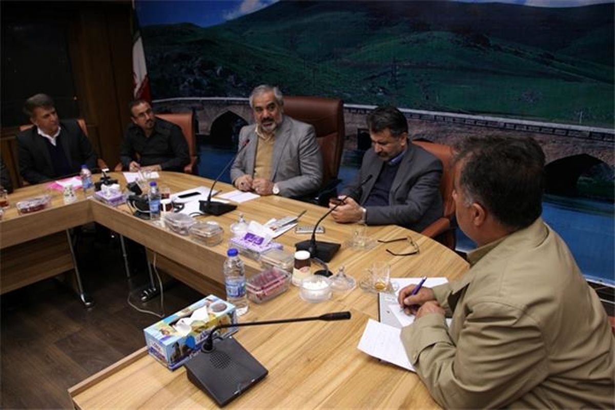 نشست استاندار با شوراها