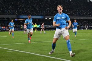 کورس قهرمانی برای ناپولی تمام نشده است
