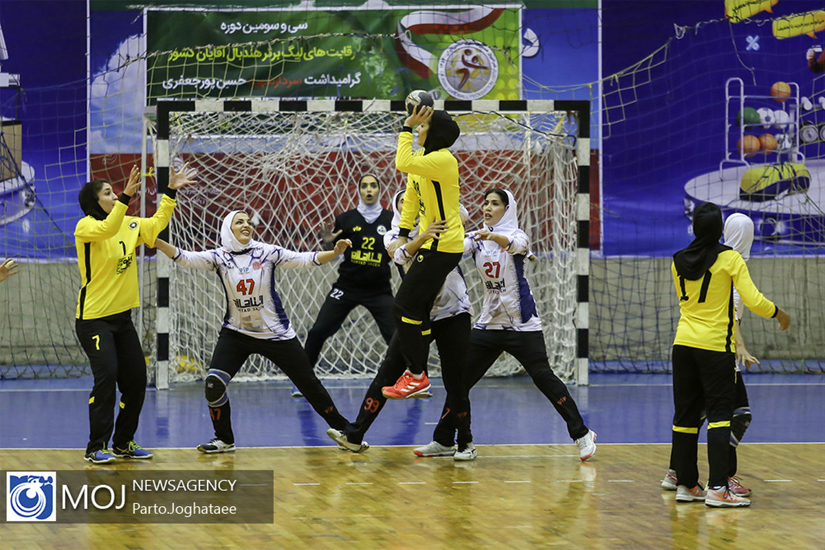 دیدار تیم های هندبال بانوان سپاهان و اشتهارد سازه