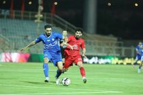 استقلال و تراکتور با یک روز تاخیر به مصاف هم می‌روند