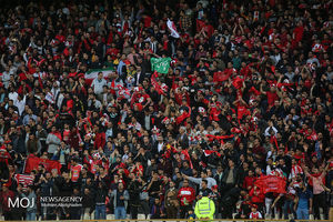 جشن قهرمانی تماشاگران پرسپولیس قبل از بازی با سایپا