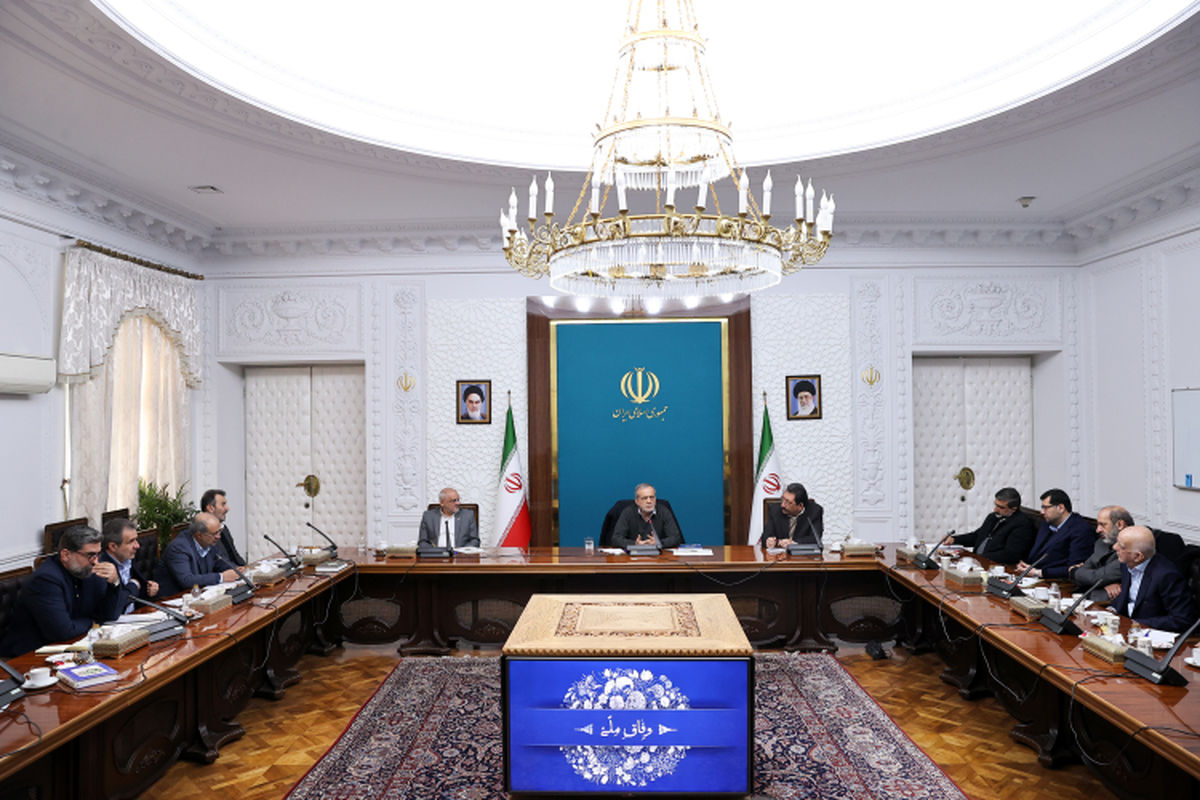 رئیس جمهور در نشست با رؤسای انجمن‌های تولیدی و صنعتی کشور