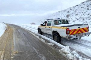 تداوم عملیات برف‌روبی در محورهای کوهستانی فارس؛ تردد جریان دارد