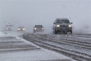 بارش شدید برف در محورد داران - الیگودرز / تردد فقط با زنجیر چرخ 