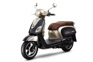 آیا برای استفاده از موتور سیکلت‌های اسکوتری گواهینامه لازم است؟ + فیلم