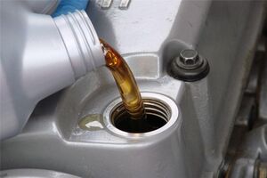 مشکل تأمین روغن ماشین های سنگین ناشی از تأمین مواد اولیه وارداتی است 