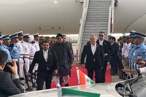 مسعود پزشکیان وارد دهلی نو شد