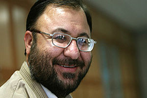 بعید است روحانی تن به شفافیت مالی دهد