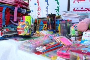 توزیع نوشت افزار اهدایی رهبر معظم انقلاب در  هرمز