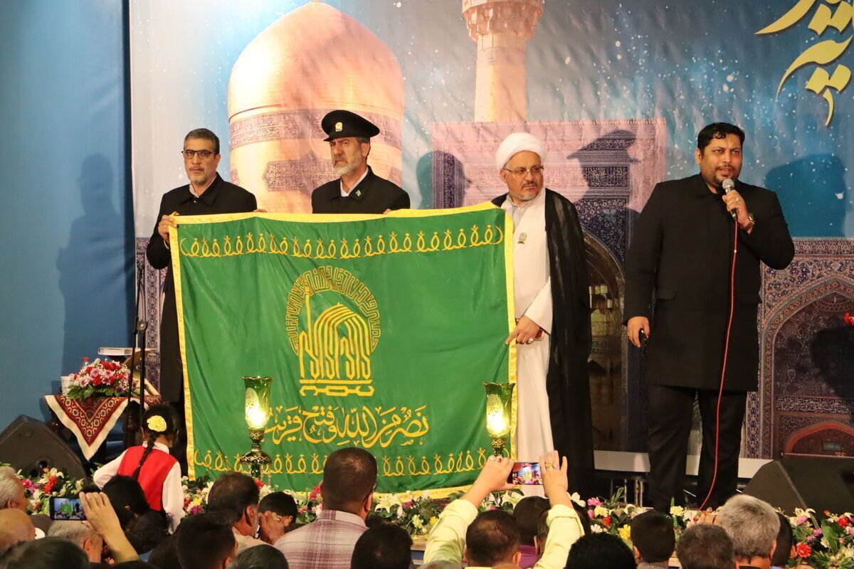 کاروان زیر سایه خورشید