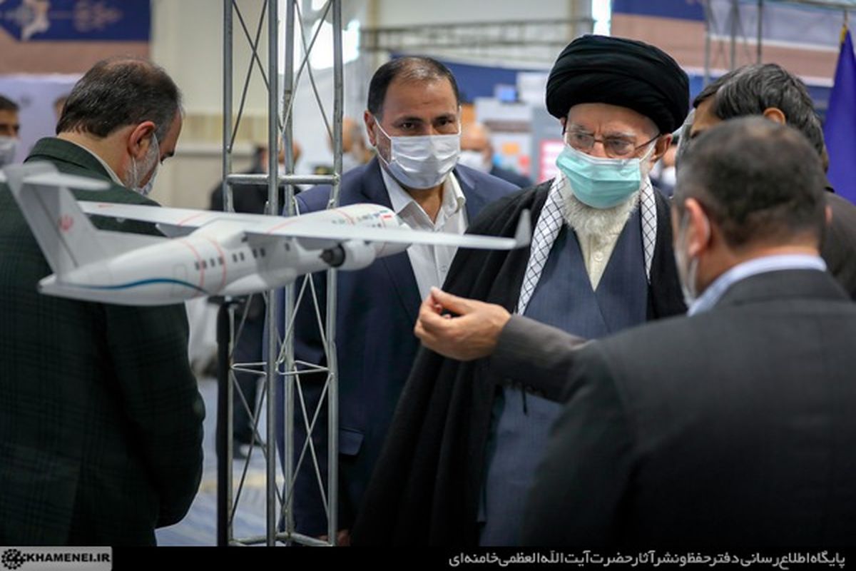 بازدید رهبر انقلاب از نمایشگاه توانمندی