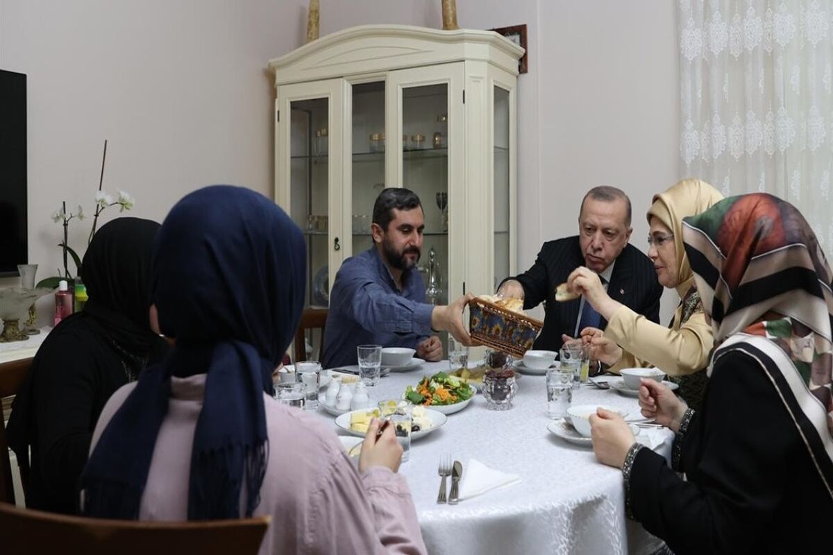 افطاری رجب طیب اردوغان با همسرش