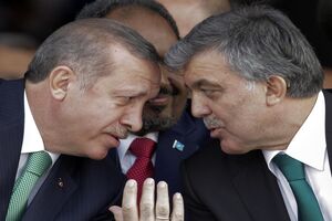 عبدالله گل قصد کاندیداتوری در مقابل اردوغان را دارد