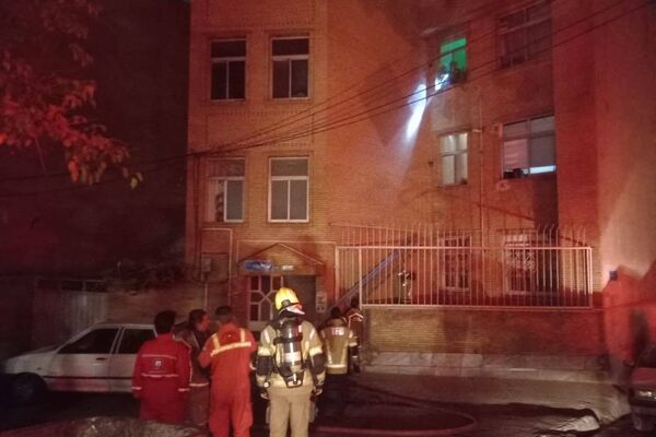 نجات ۱۷ نفر از آتش‌سوزی یک ساختمان مسکونی در شمال تهران