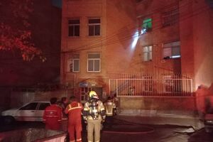 نجات ۱۷ نفر از آتش‌سوزی یک ساختمان مسکونی در شمال تهران