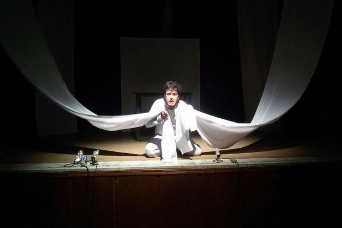 نمایش دهانی پر از کلاغ