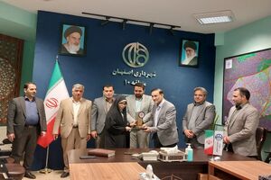 تجلیل از خواهران حافظ کل قرآن مجید و قاری بین المللی در منطقه ده شهرداری اصفهان

