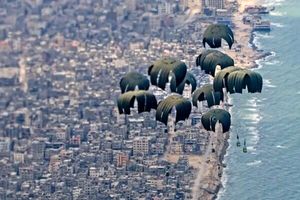 حماس و هیأت امور عشایر غزه به پرتاب کمک‌ها از طریق هوا واکنش نشان دادند