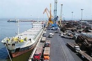 ورود اولین محموله وارداتی مواد معدنی به بندر پارسیان