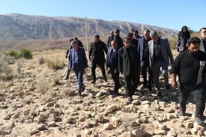 راه دسترسی به بسیاری از اماکن تاریخی و گردشگری خوب نیست