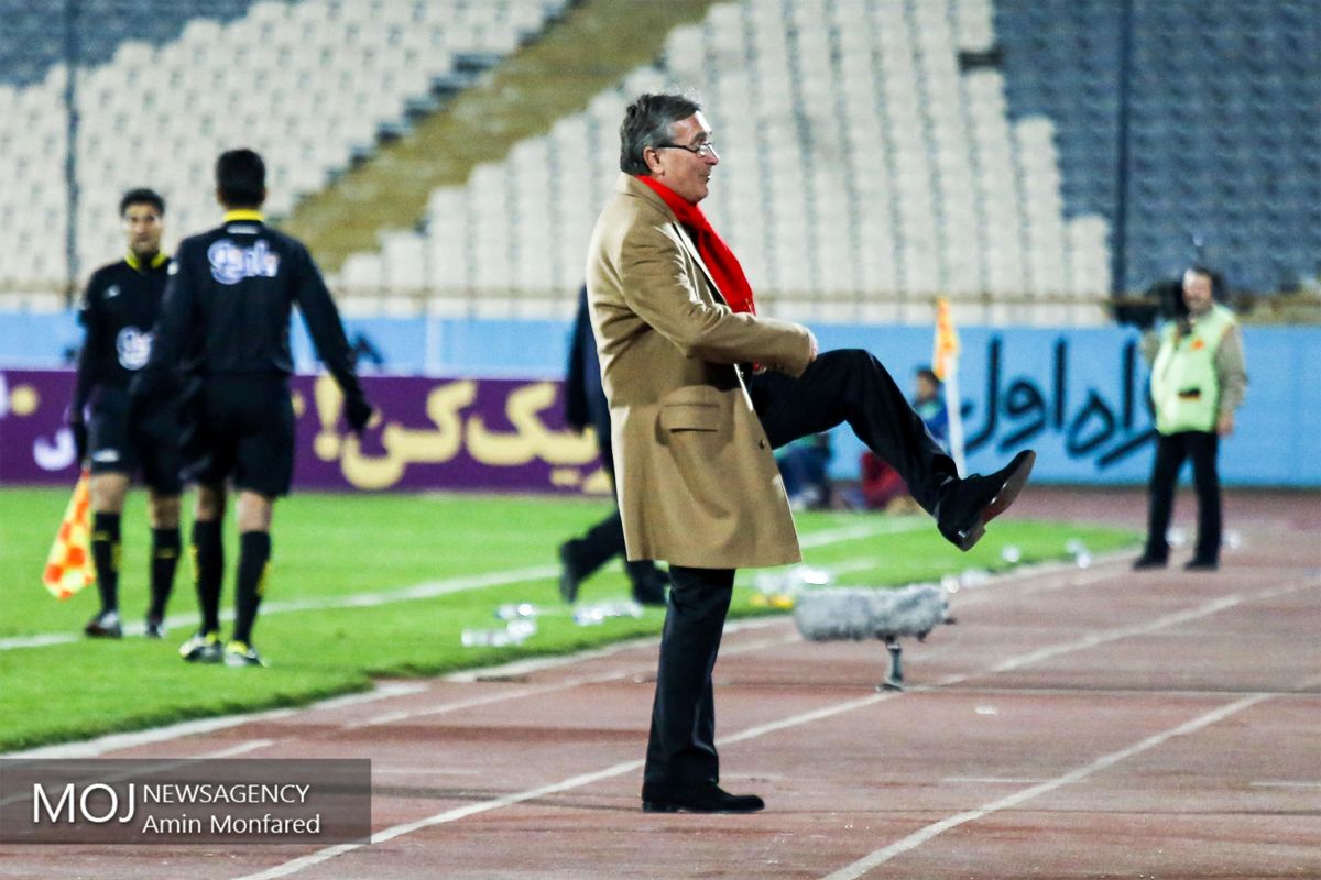 دیدار تیم های فوتبال پرسپولیس و نفت تهران