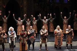 اجرای قطعه «وطن» در اجرای پایانی «هفت خان اسفندیار»