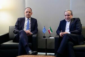 عراقچی بر توسعه همکاری‌های اقتصادی و فرهنگی تهران ـ آتن تاکید کرد