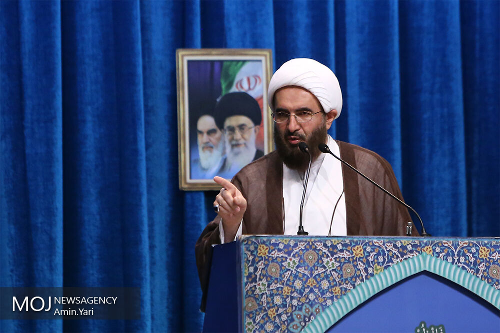 امام جمعه موقت تهران از پایمال شدن «حق زیست عفیفانه» در فرهنگ غربی انتقاد کرد