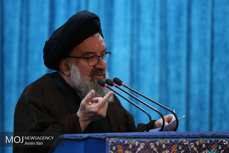 دشمن به دنبال القای فرهنگ خانواده غربی در جامعه اسلامی است