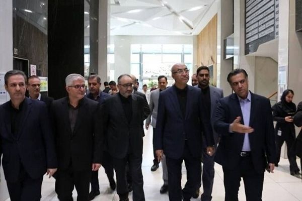 بازیدی استاندار کرمانشاه به همراه عضو هیأت مدیره بانک سپه در بیمارستان حکیم 
