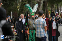 تعزیه‌خوانی و نقالی ۶۰ هنرمند در مسیر راهپیمایی اربعین 