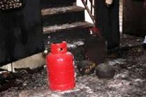 3 مصدوم در اثر انفجار کپسول گاز در خمینی شهر 