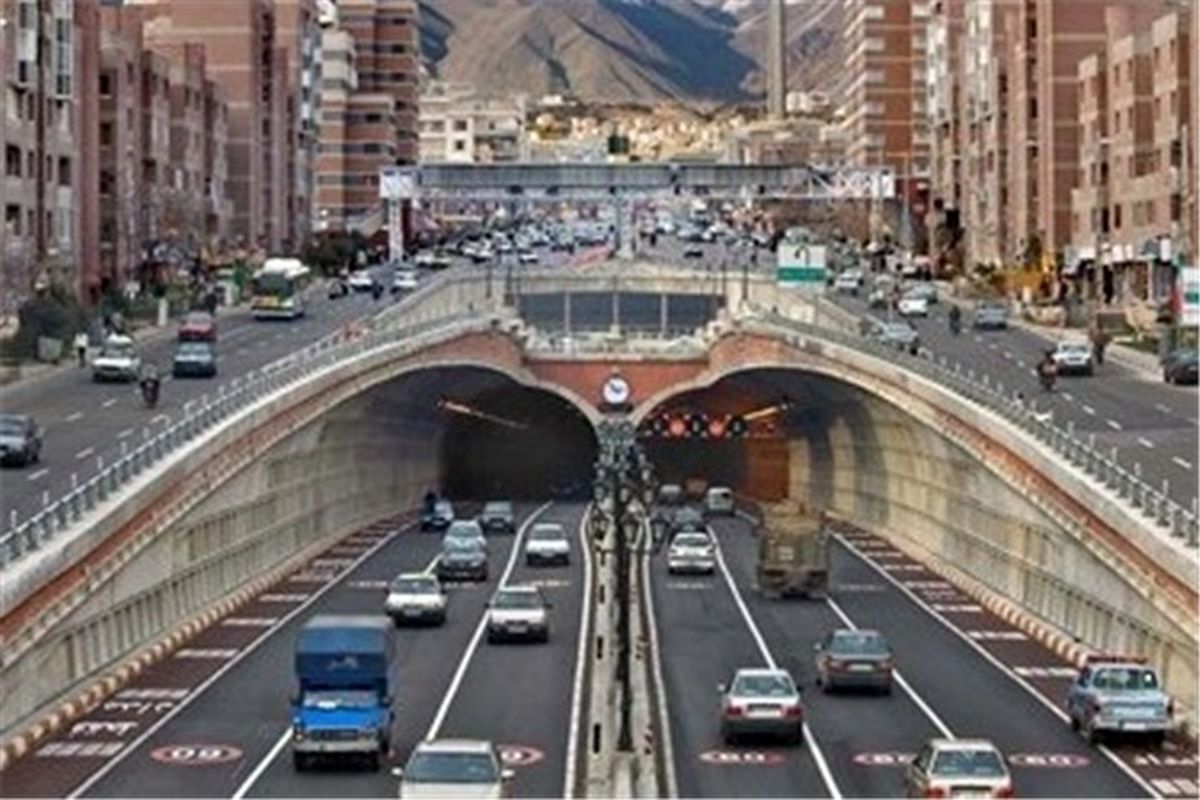 ورود موتورسیکلت به تونل
