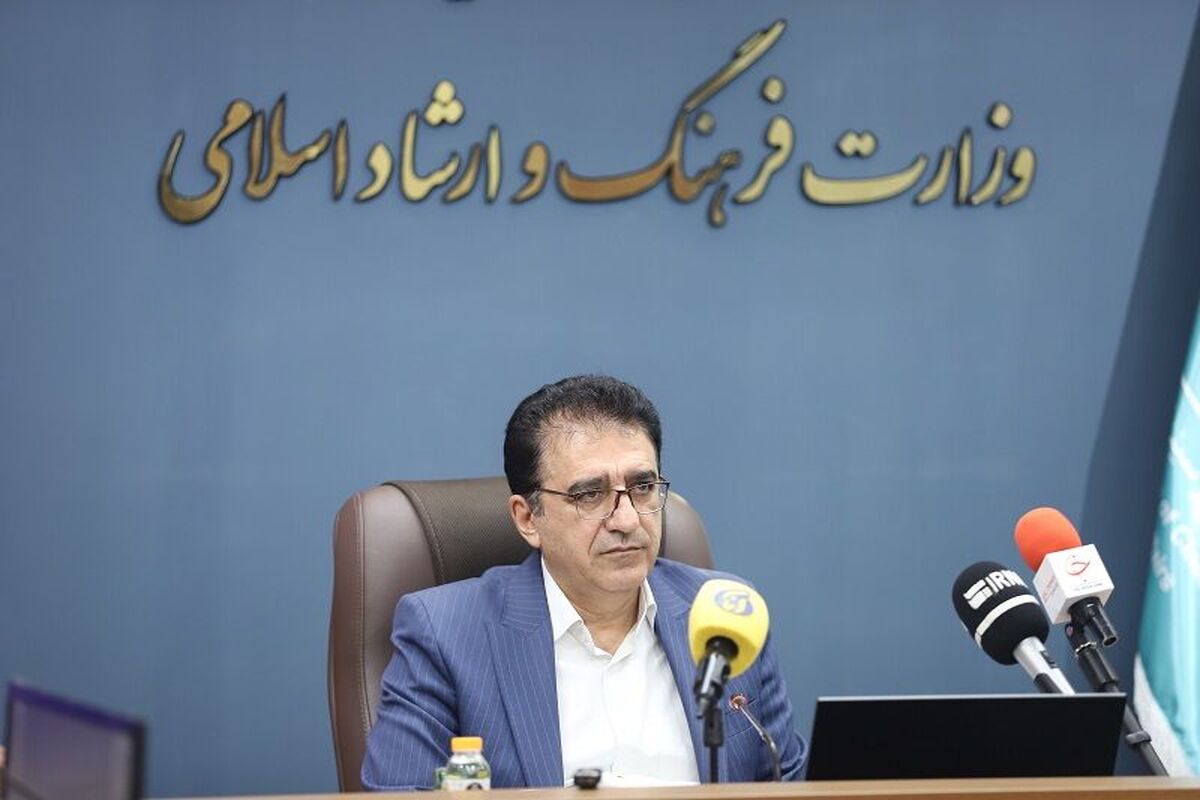 قادر آشنا دبیر سومین جشن مهر سینمای ایران