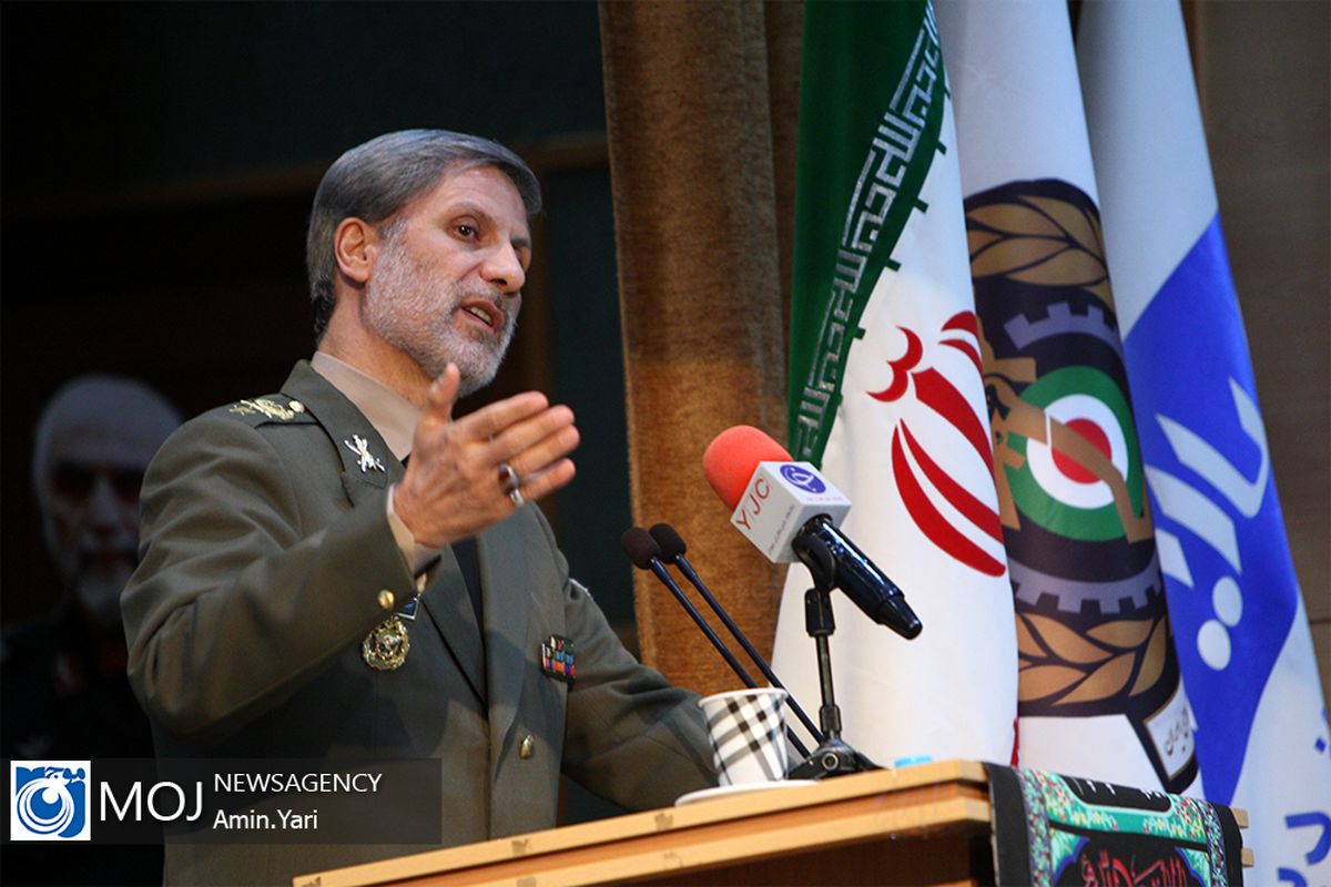 بزرگداشت وزرای شهید وزارت دفاع / امیر حاتمی وزیر دفاع