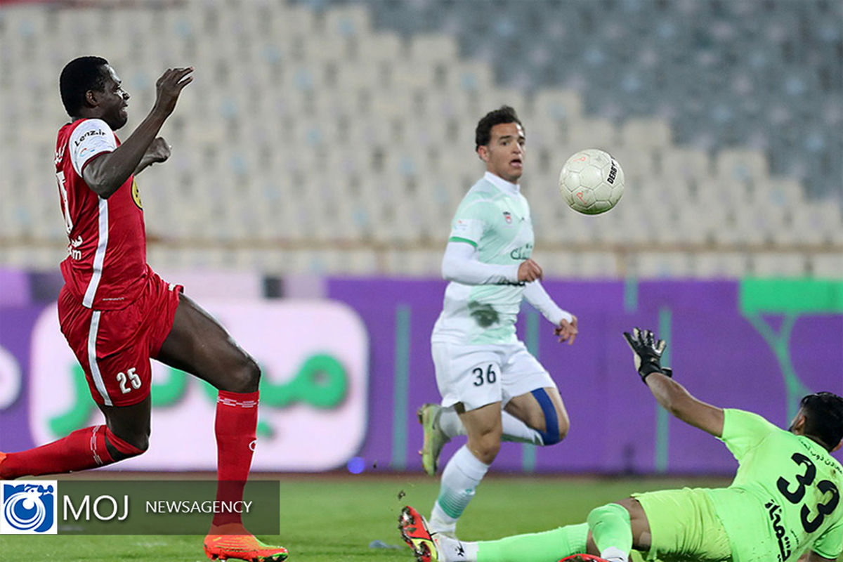 دیدار تیم های فوتبال پرسپولیس و ذوب آهن